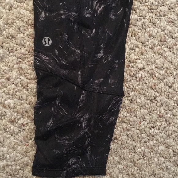 Lululemon cropped pants size 6 - Picture 3 of 8